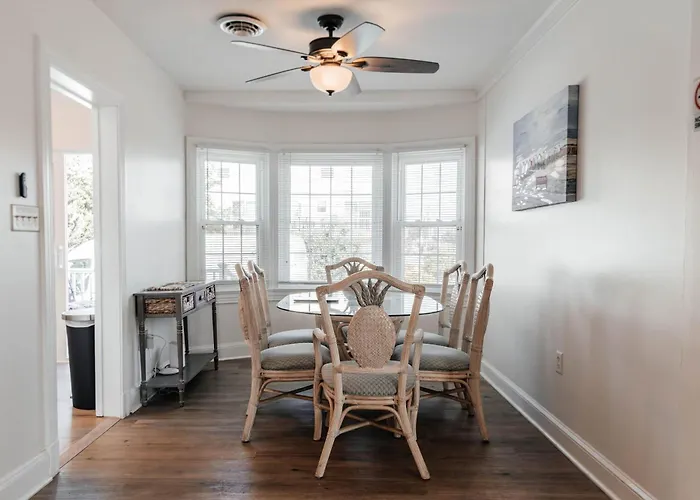 Holiday home Family House With Bayview Walk To The & Boardwalk