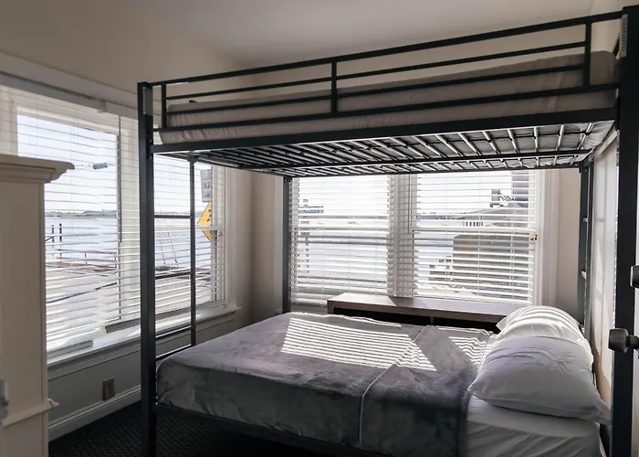 Holiday home Family House With Bayview Walk To The & Boardwalk