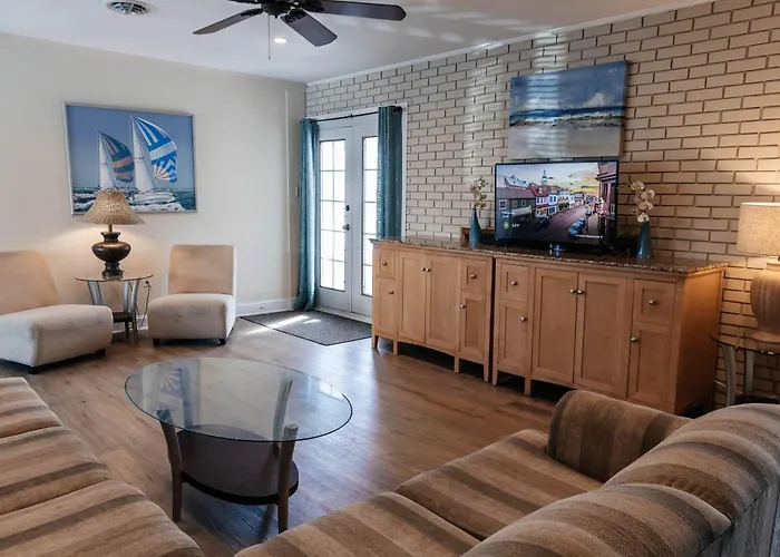 Family House With Bayview Walk To The & Boardwalk