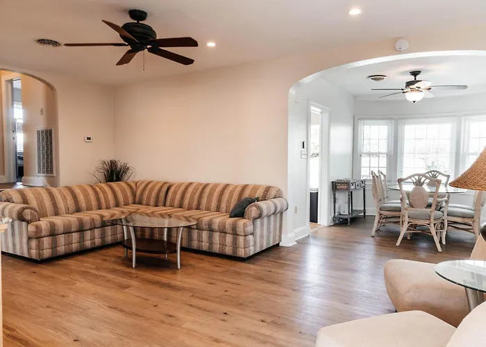 Holiday home Family House With Bayview Walk To The & Boardwalk