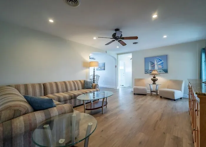 Holiday home Family House With Bayview Walk To The & Boardwalk *