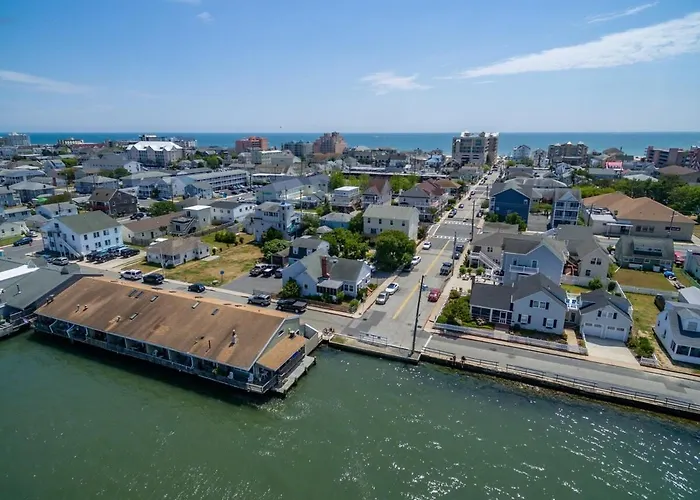 Family House With Bayview Walk To The & Boardwalk Holiday home