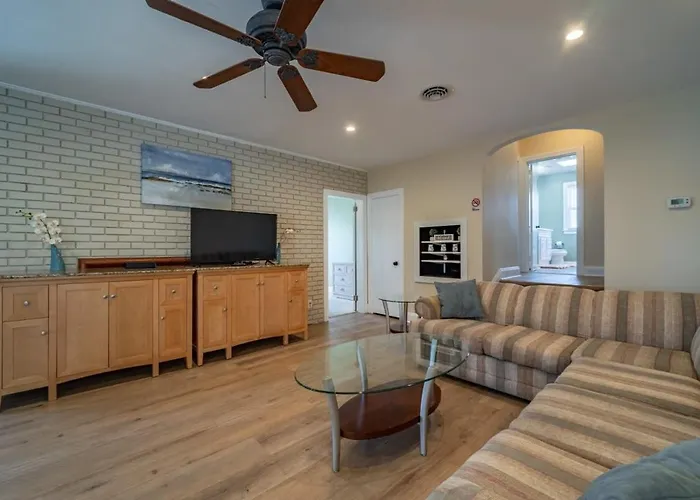 Family House With Bayview Walk To The & Boardwalk Holiday home